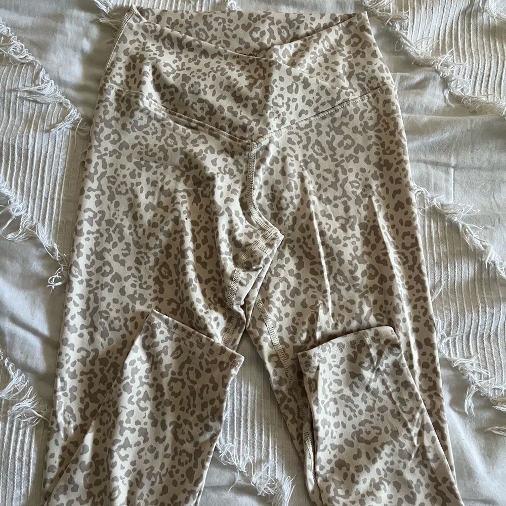 Crossover Cheetah Print Leggings